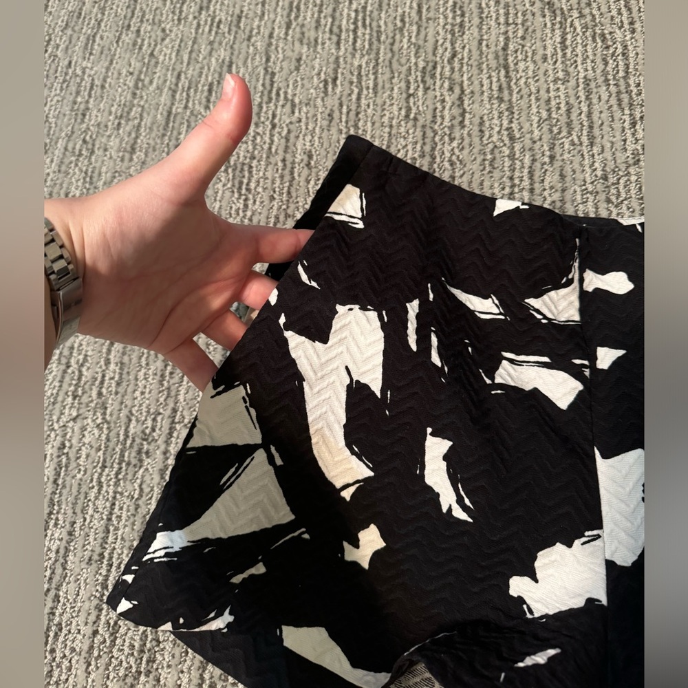 Banana Republic Dress Shorts - Picture 4 of 8